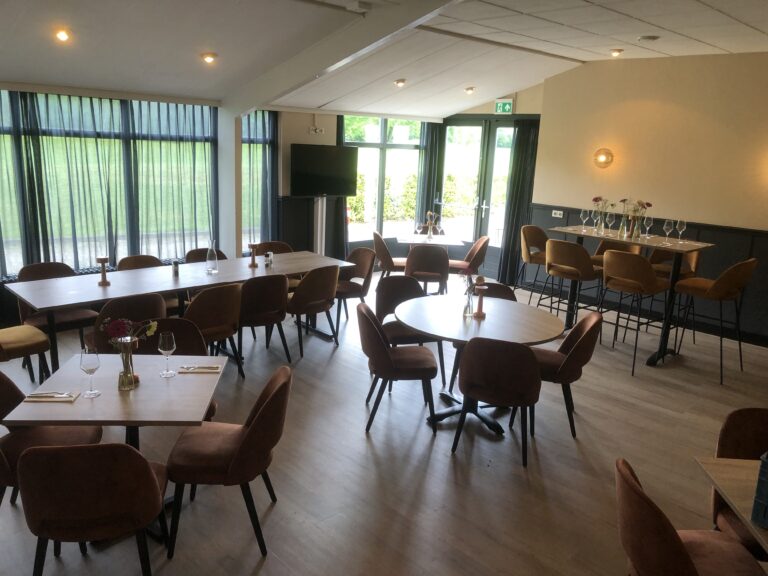 Bestuurskamer is gerenoveerd…